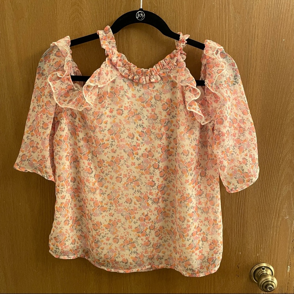 NWT women’s partial open shoulder blouse